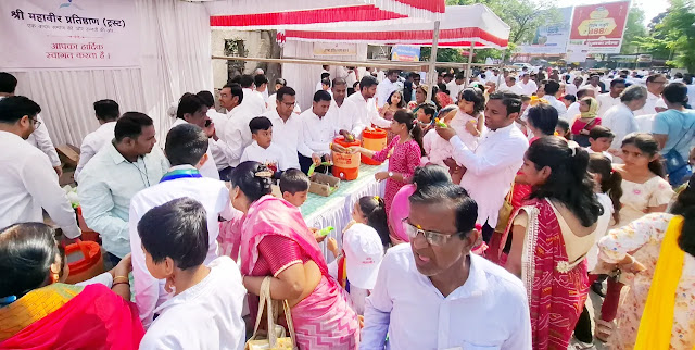 Mahavir Jayanti Nagar | महावीर जयंती पदयात्रेत महावीर  प्रतिष्ठानच्या वतीने थंडपेय वाटप